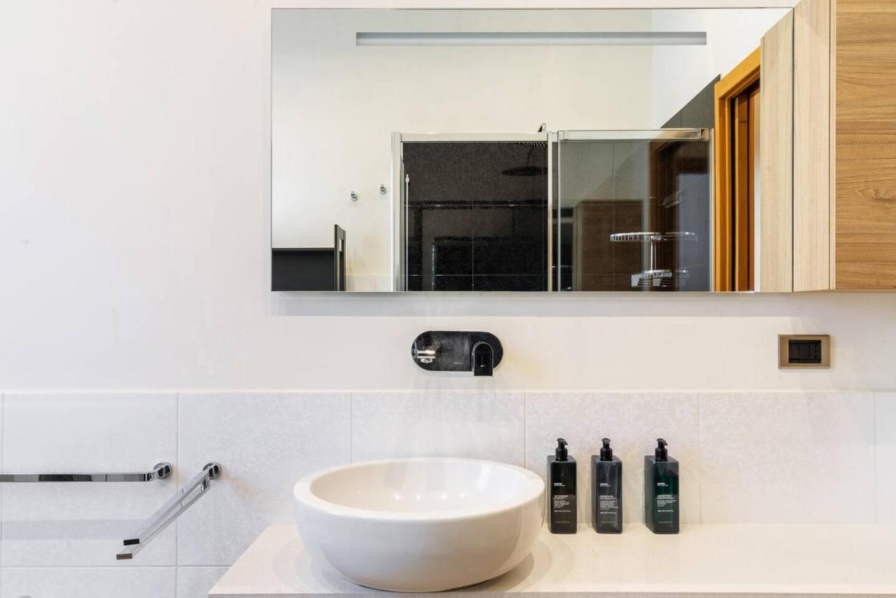 Colored And Spacious Flat Close To Navigli By Easylife 밀라노 외부 사진